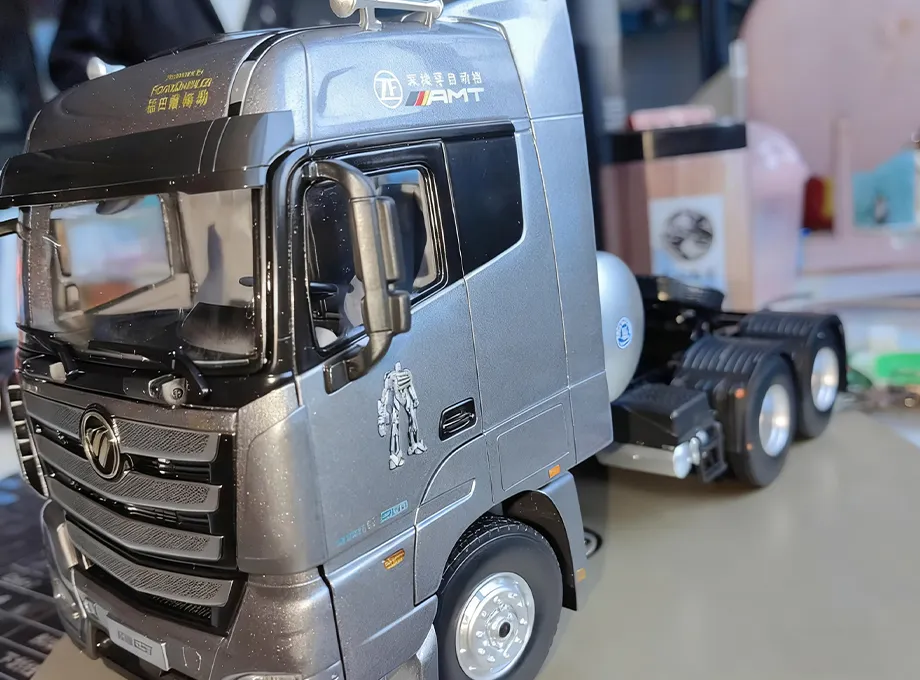 Auman EST Gas-Powered Silver Tractor Truck