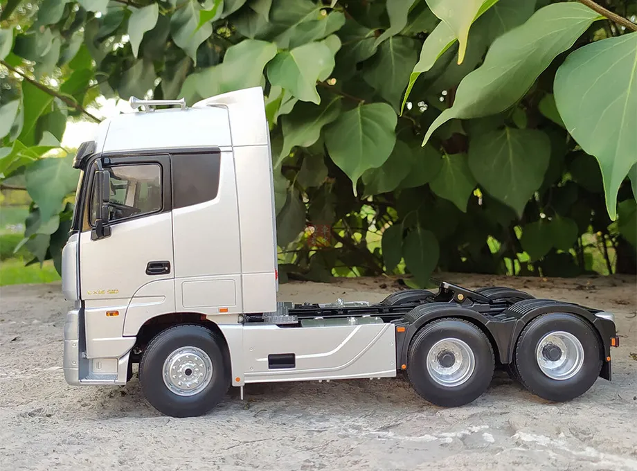 Auman EST Gas-Powered Silver Tractor Truck
