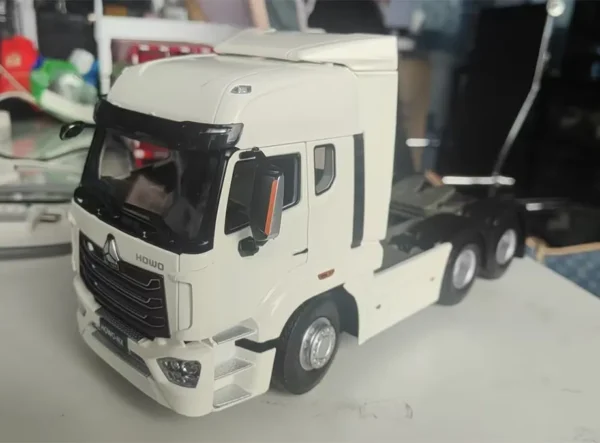 HOWO NX White Tractor Truck