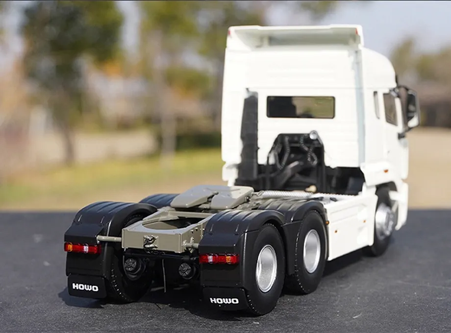 HOWO NX White Tractor Truck