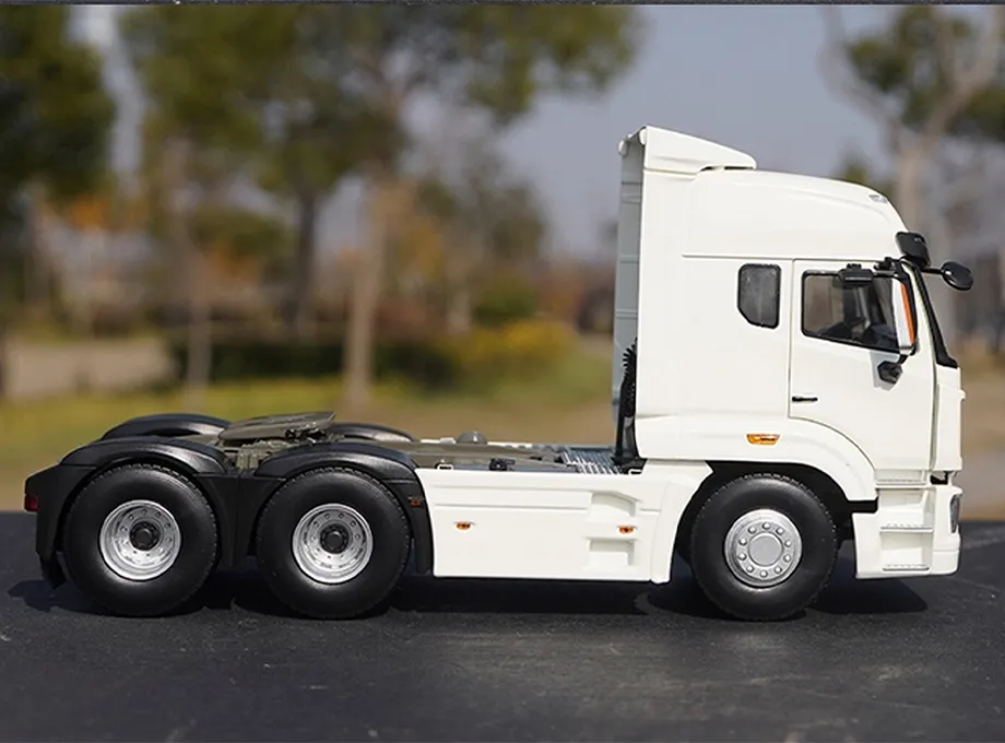 HOWO NX White Tractor Truck