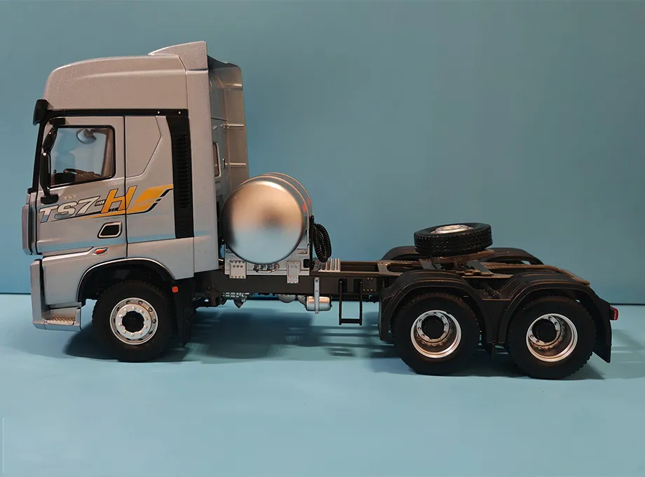 HOWO TS7 Gas Silver Tractor Truck