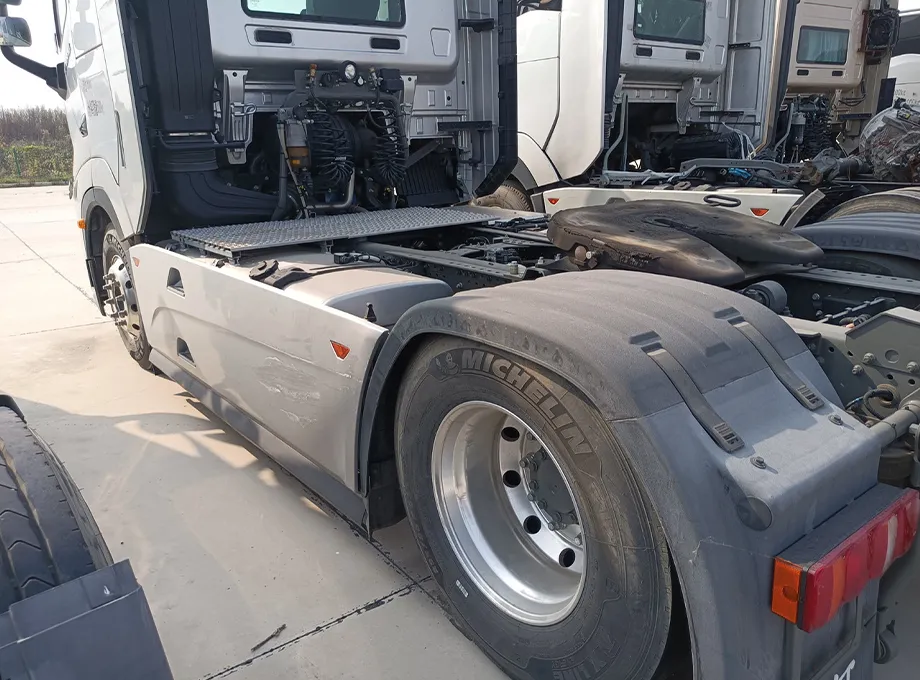 New Huanghe Gray Tractor Truck